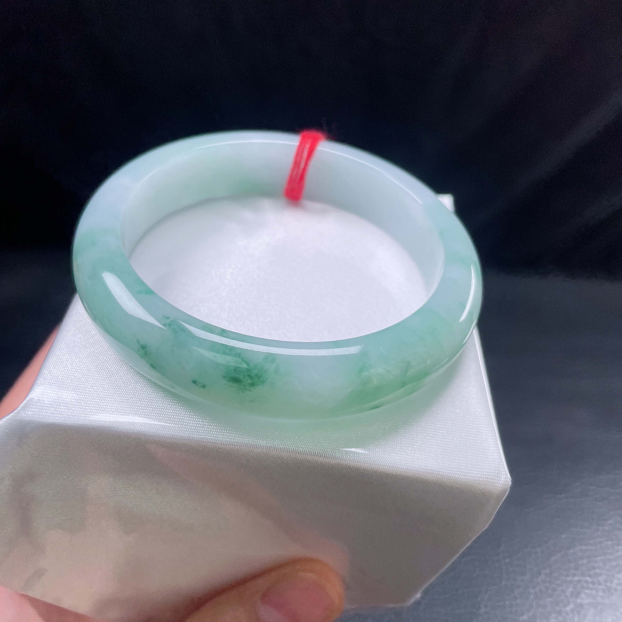 59圈糯化飘花宽边手镯 有纹
