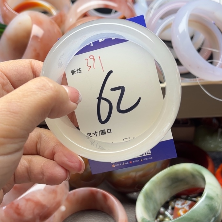 石英质玉手镯未镶嵌