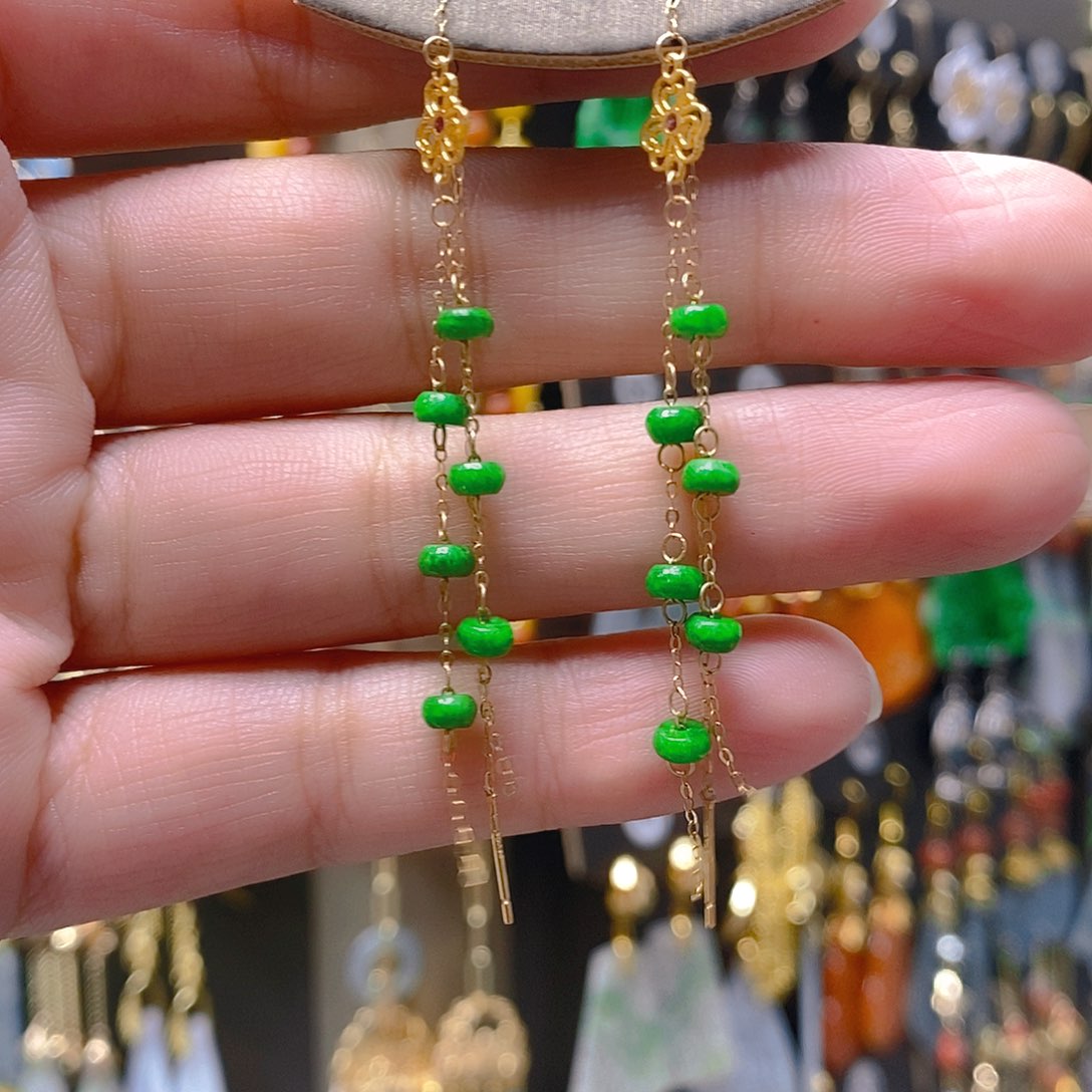 18K金镶嵌翡翠耳饰