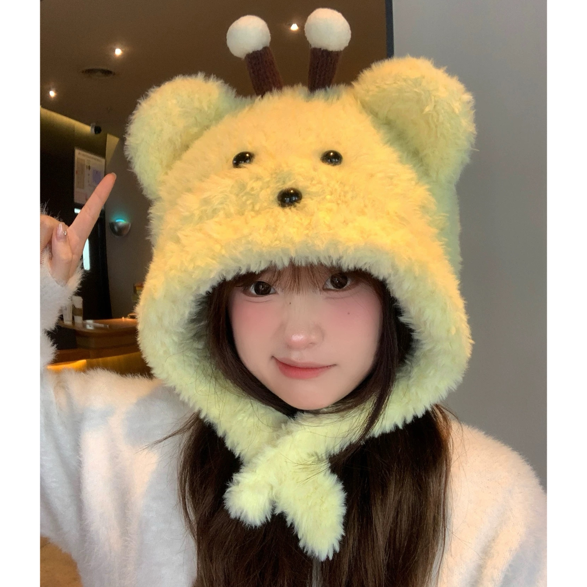 可爱蜜蜂小熊针织毛绒帽子女冬季保暖百搭显脸小防寒护耳雷锋帽