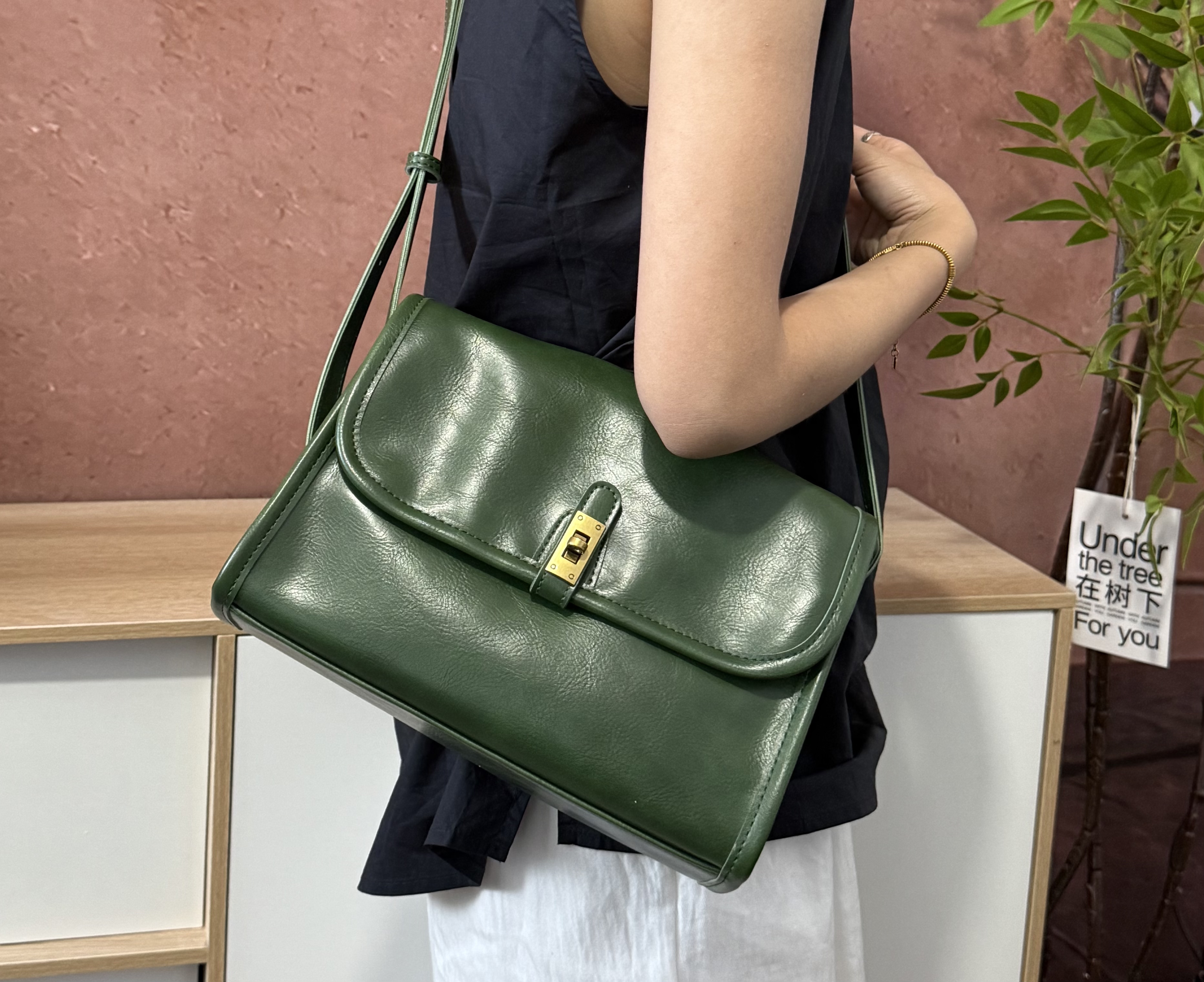 单根可折叠复古风包盖式韩版绿色斜挎包复古4080