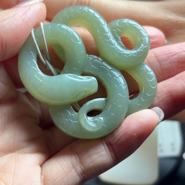 和田玉挂件未镶嵌空**雨