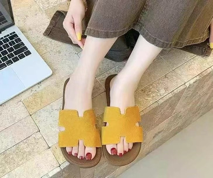 B000时尚女鞋居家女士日常浴室耐磨少女风平底一字拖夏季舒适