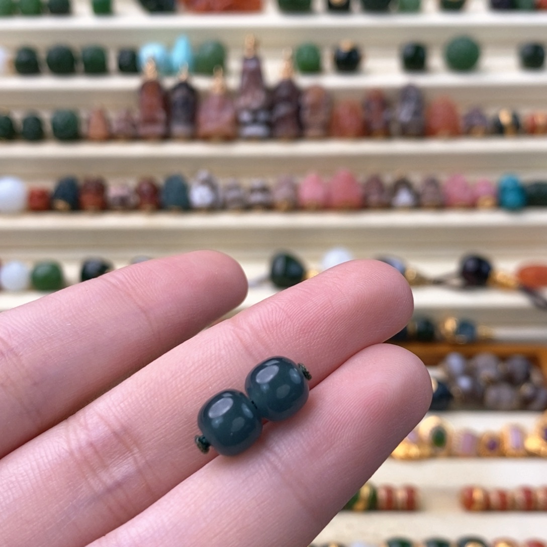 翡翠未镶嵌颈饰对珠