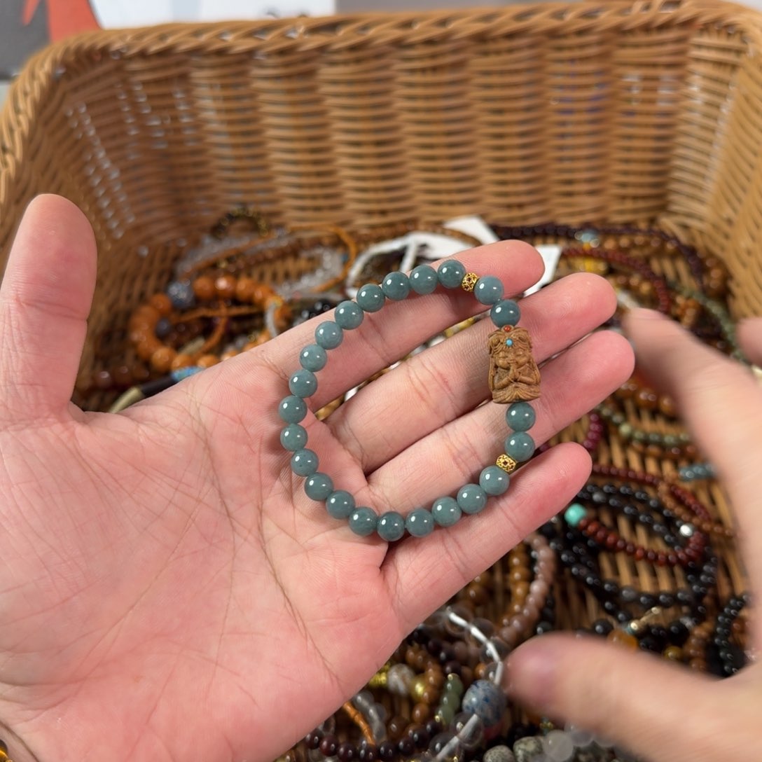 翡翠手链未镶嵌蓝色