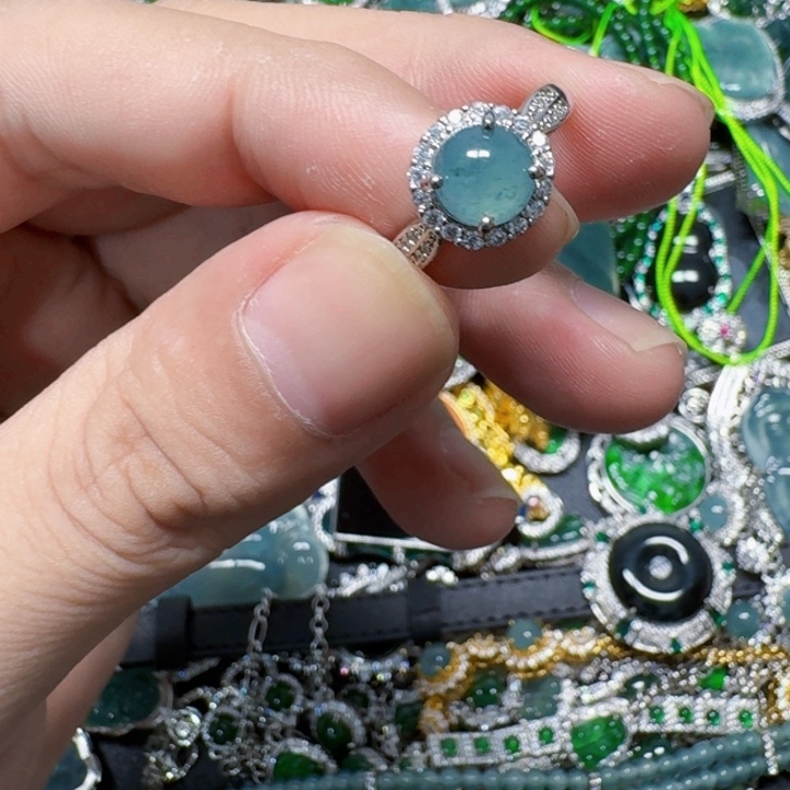 翡翠未镶嵌颈饰天然A货翡翠放漏