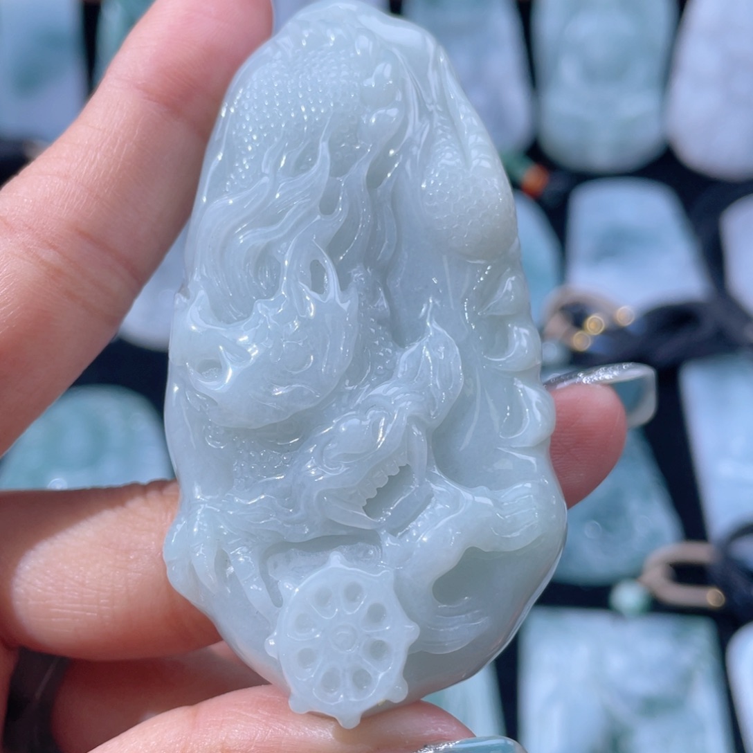 颈饰未镶嵌翡翠龙牌