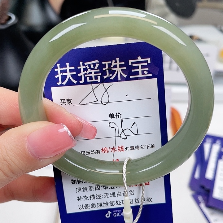 和田玉手镯未镶嵌