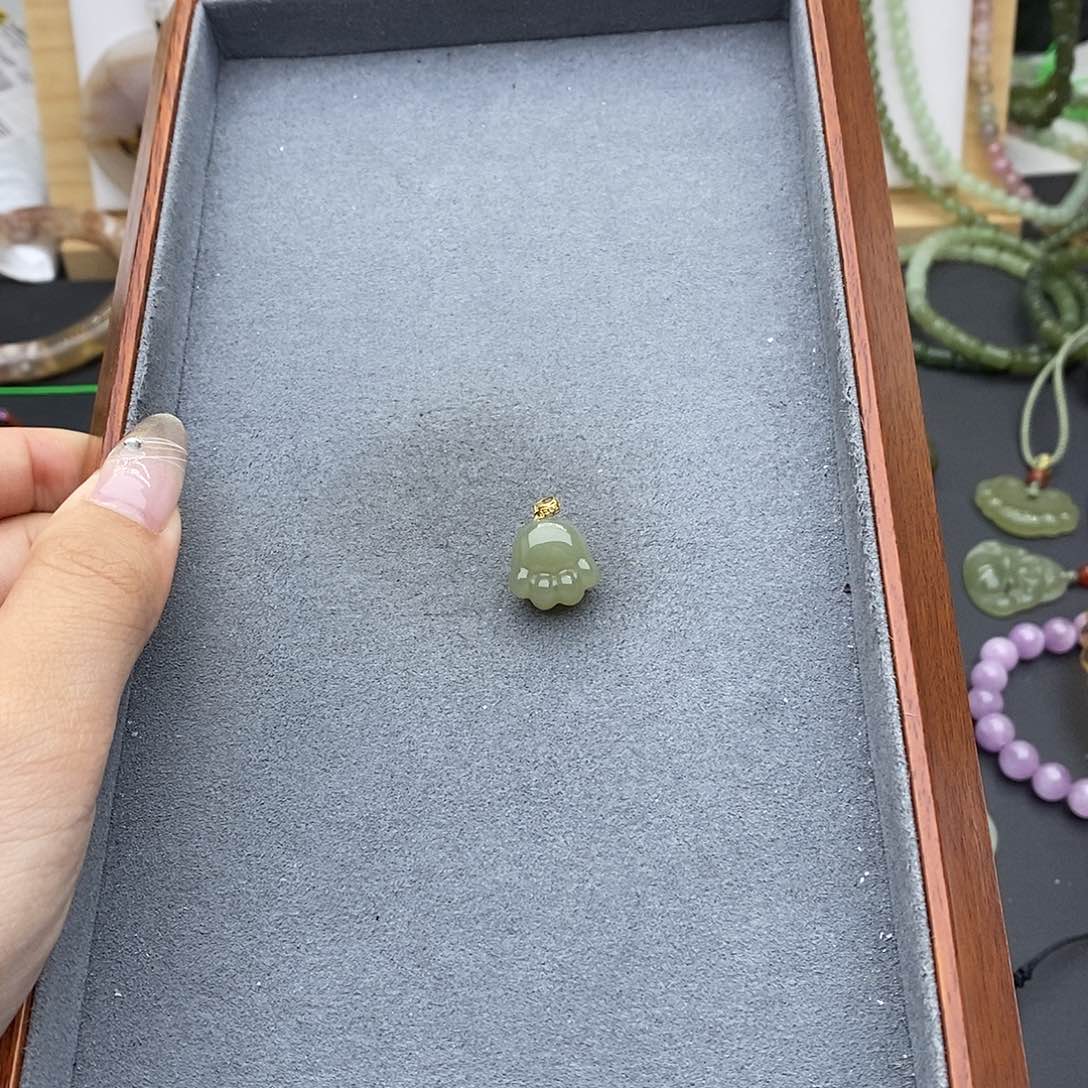 和田玉吊坠(不含链)18K金镶嵌