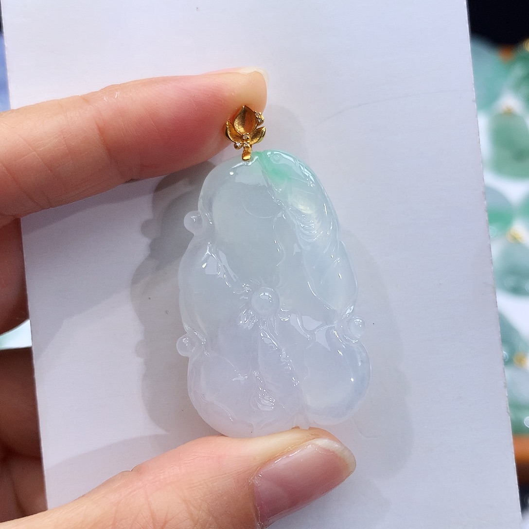 翡翠18K金镶嵌颈饰翡翠吊坠