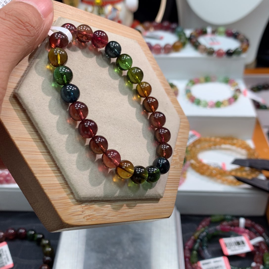 碧玺手链未镶嵌     7.9mm。   