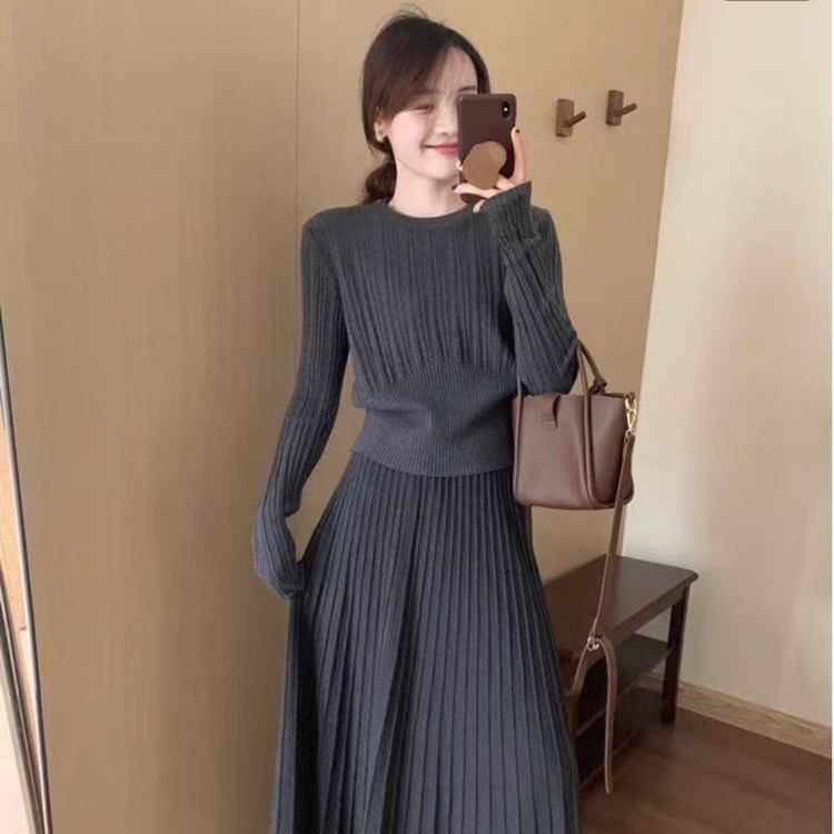 两件套针织毛衣裙子春秋新款时尚早秋外穿小个子气质上衣长裙套装