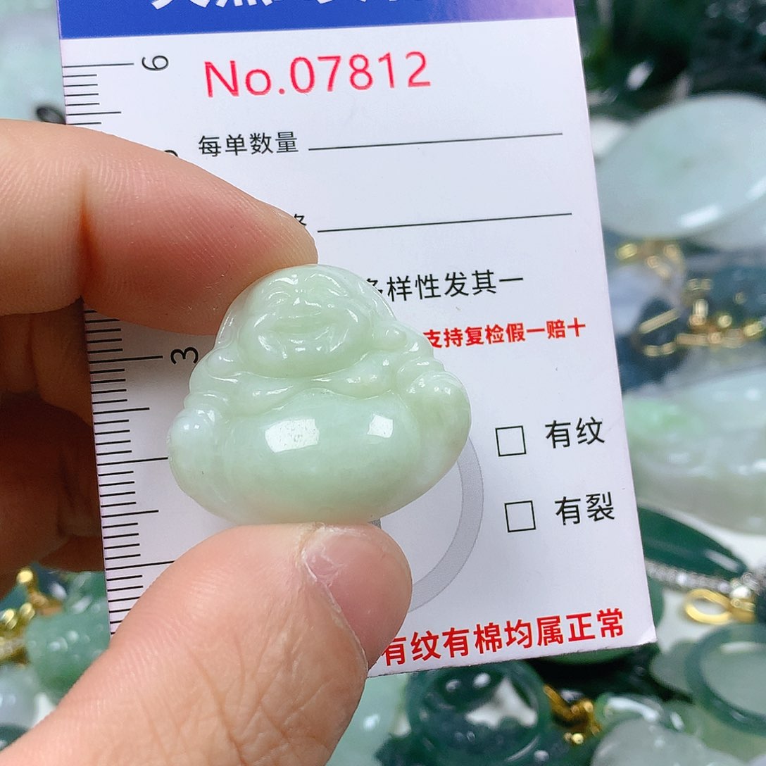 翡翠颈饰未镶嵌天然翡翠