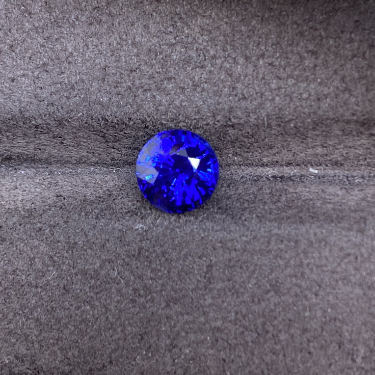 天然精品vb皇家蓝蓝宝石1.67ct全净无瑕满火彩AIGS证精切好货镶嵌