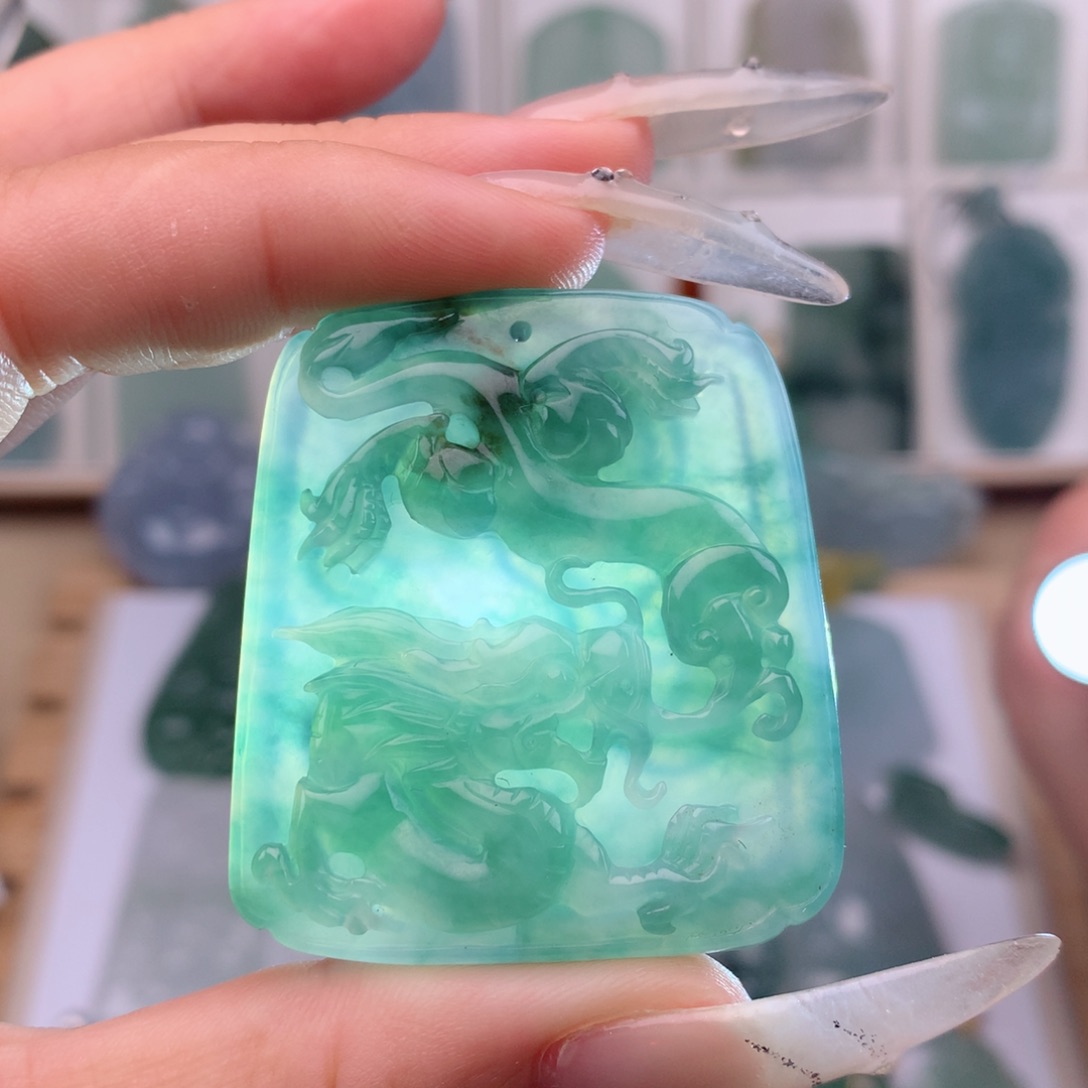 翡翠未镶嵌颈饰仿古龙牌