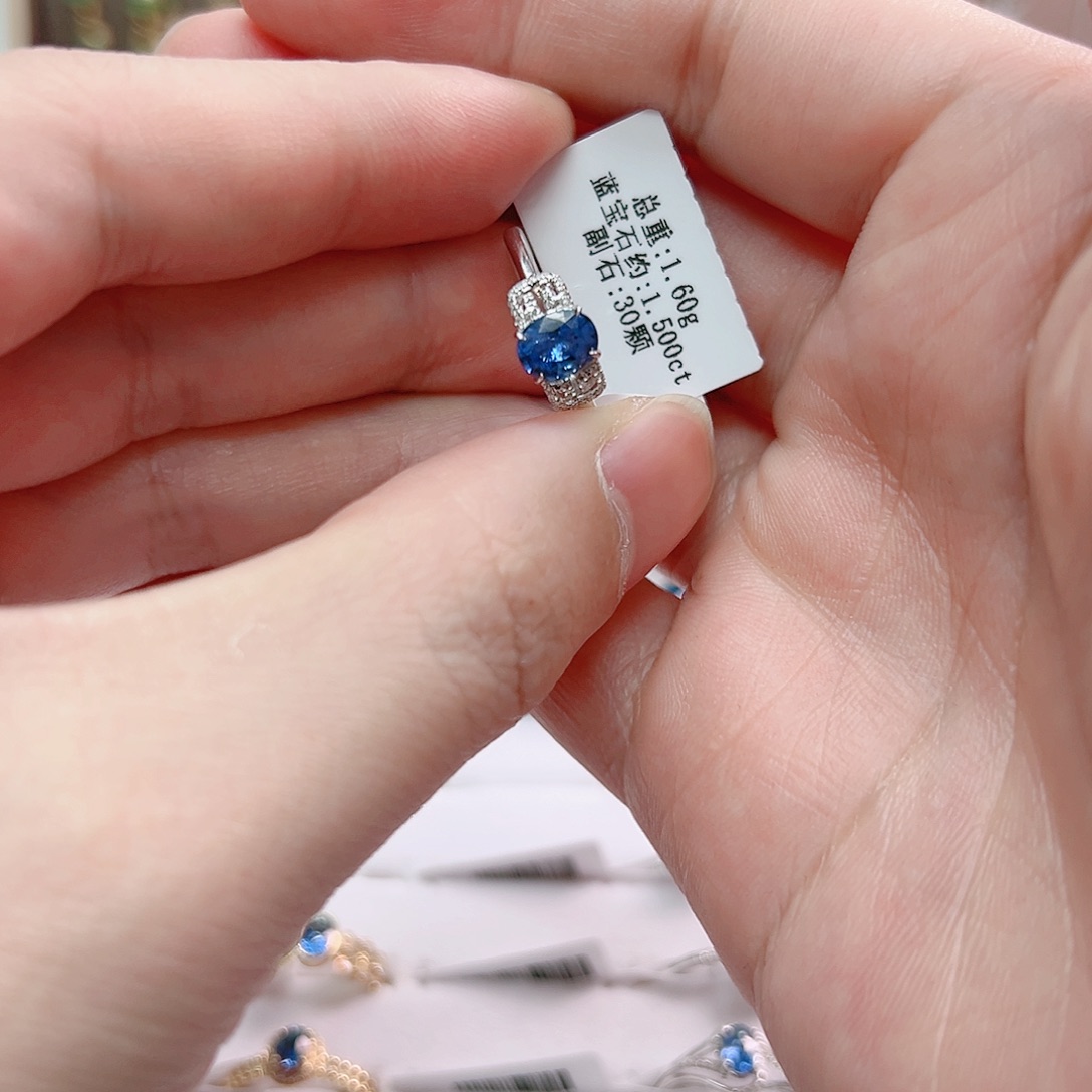 蓝宝石戒指18K金镶嵌