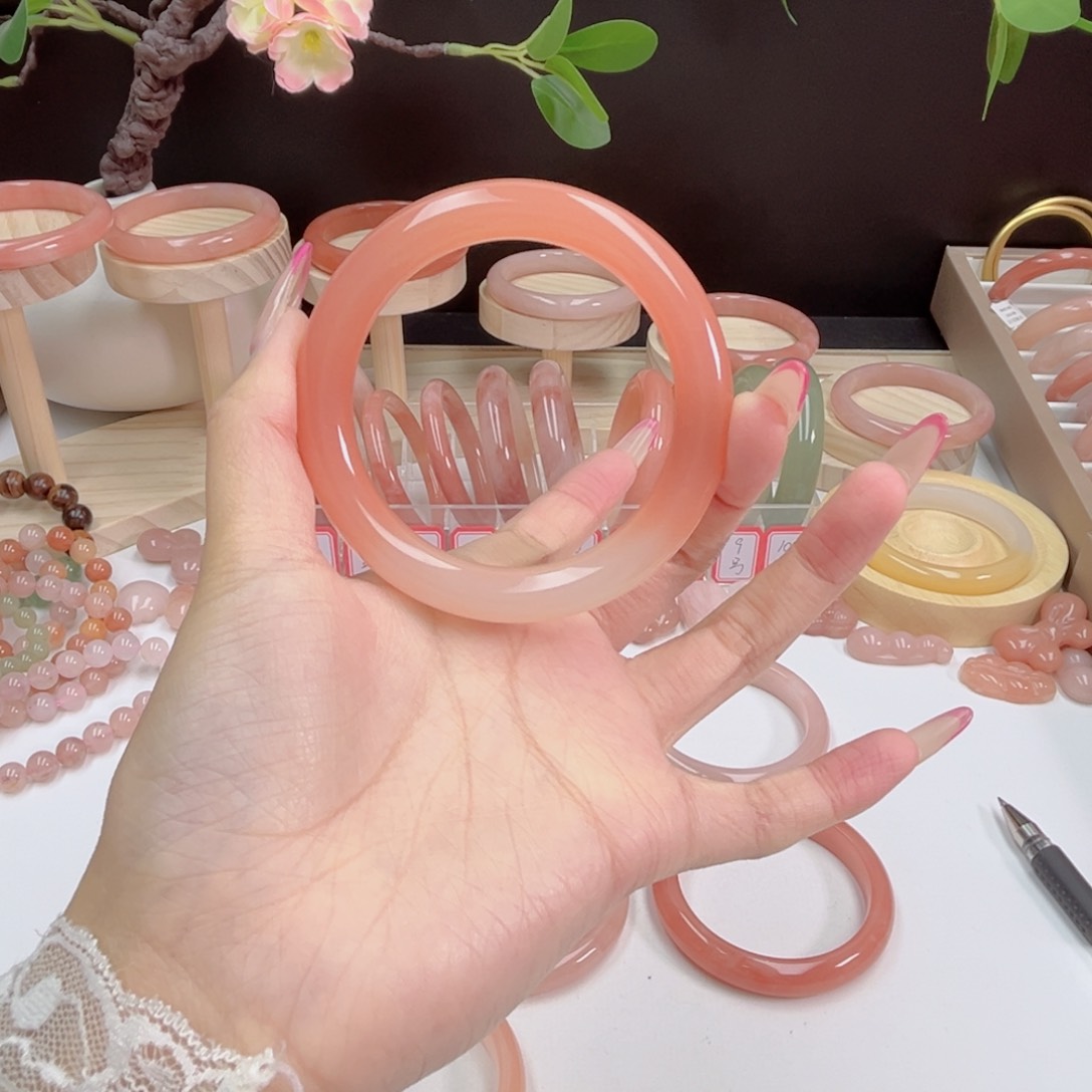 未镶嵌手镯石英质玉王*