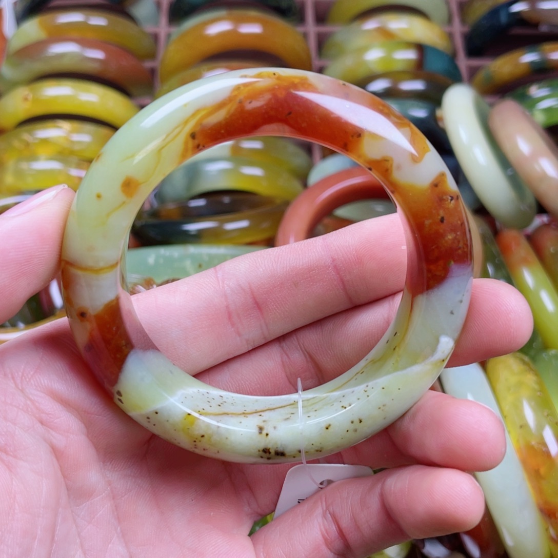 蛇纹石玉未镶嵌手镯