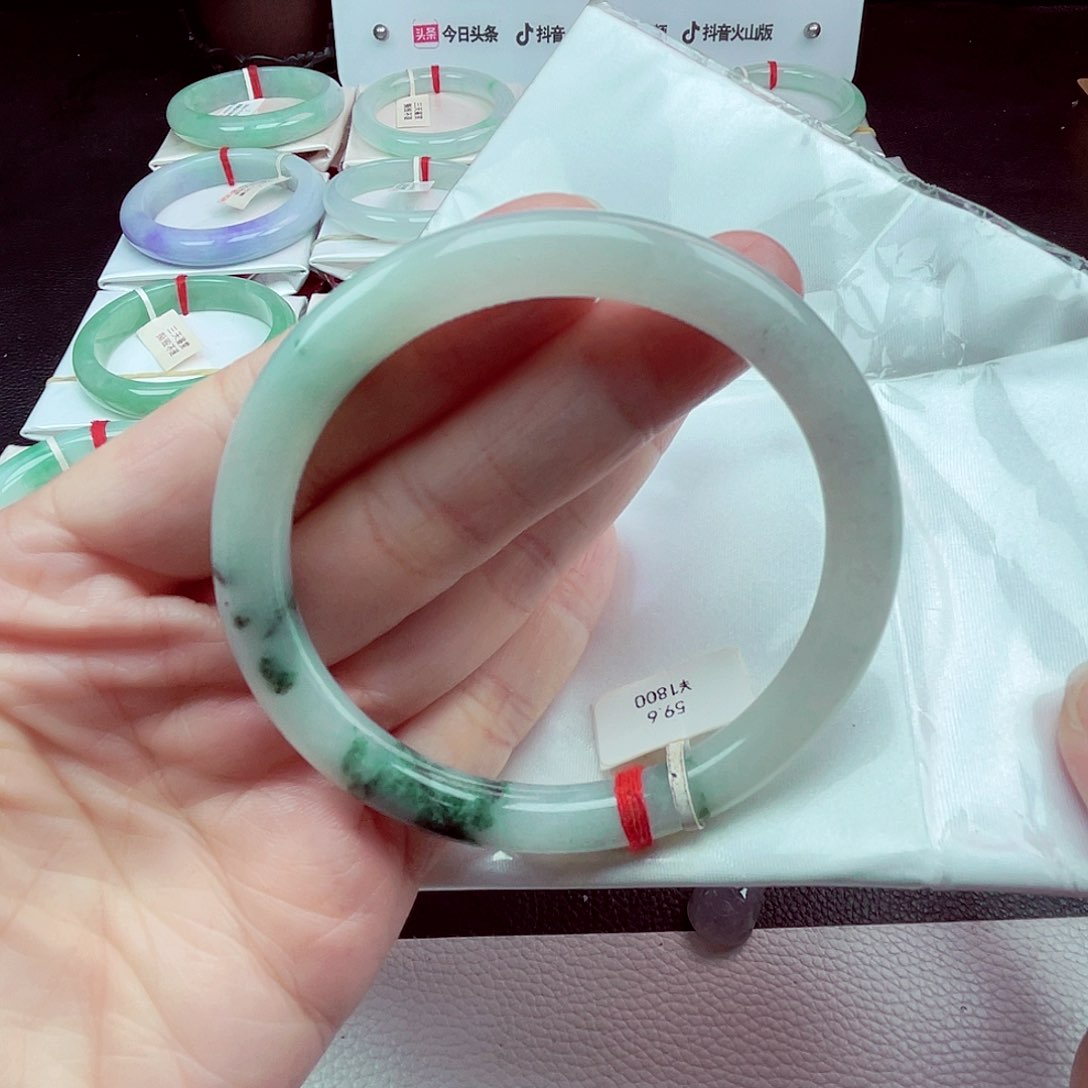 翡翠手镯未镶嵌依*天然缅甸翡翠