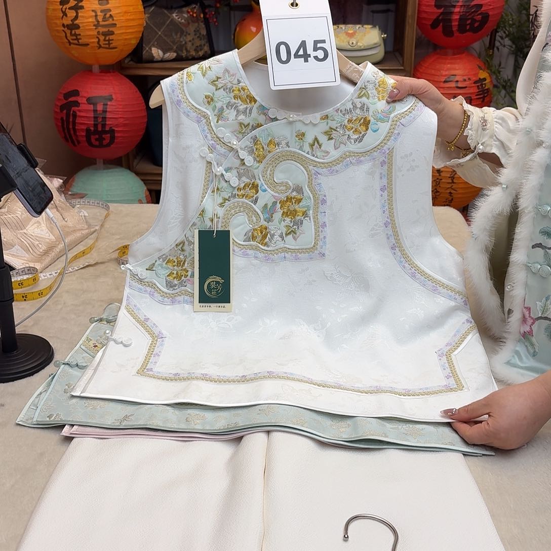 刺绣102胸围斜襟四季马甲