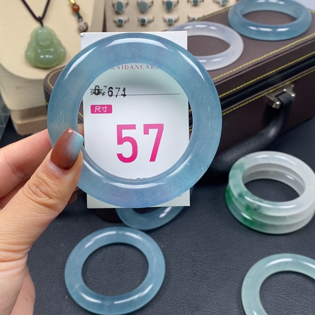 萨***娜石英质玉未镶嵌手镯