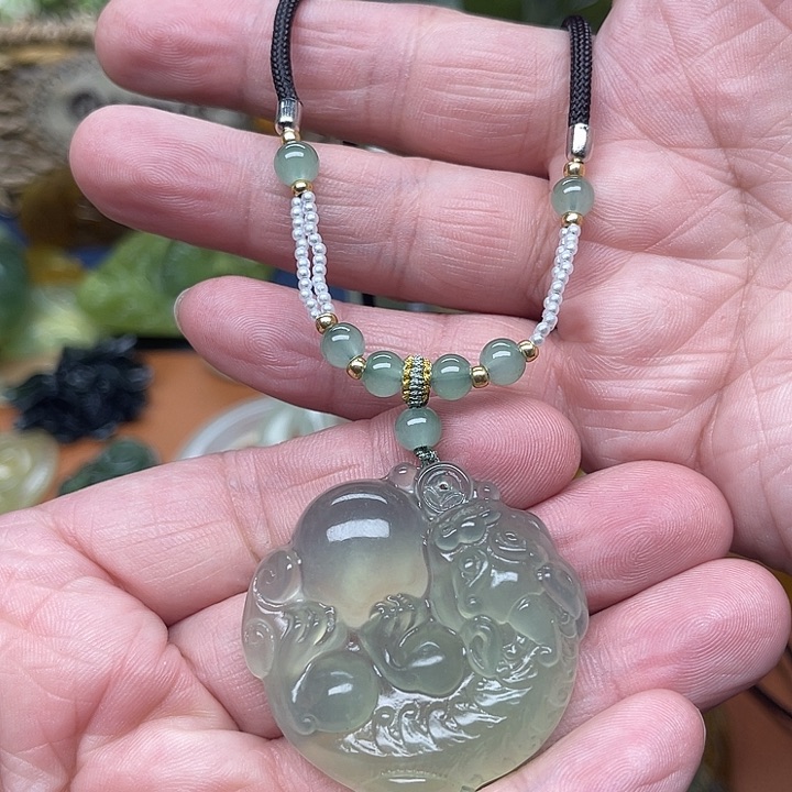 蛇纹石玉吊坠未镶嵌