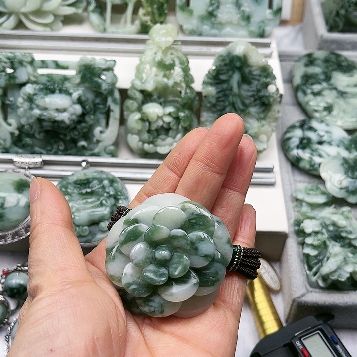 透闪石-蛇纹石玉手牌未镶嵌