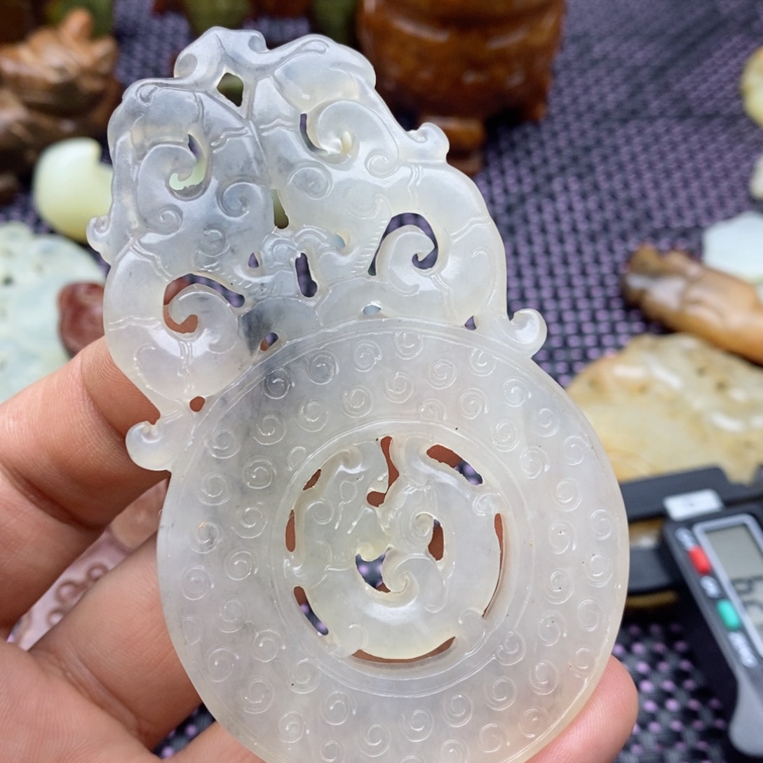 蛇纹石玉颈饰未镶嵌