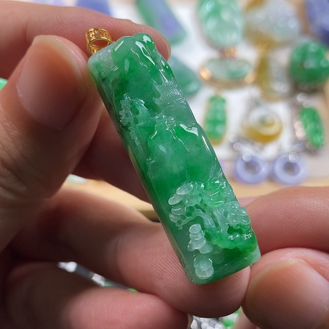 翡翠18K金镶嵌颈饰翡翠