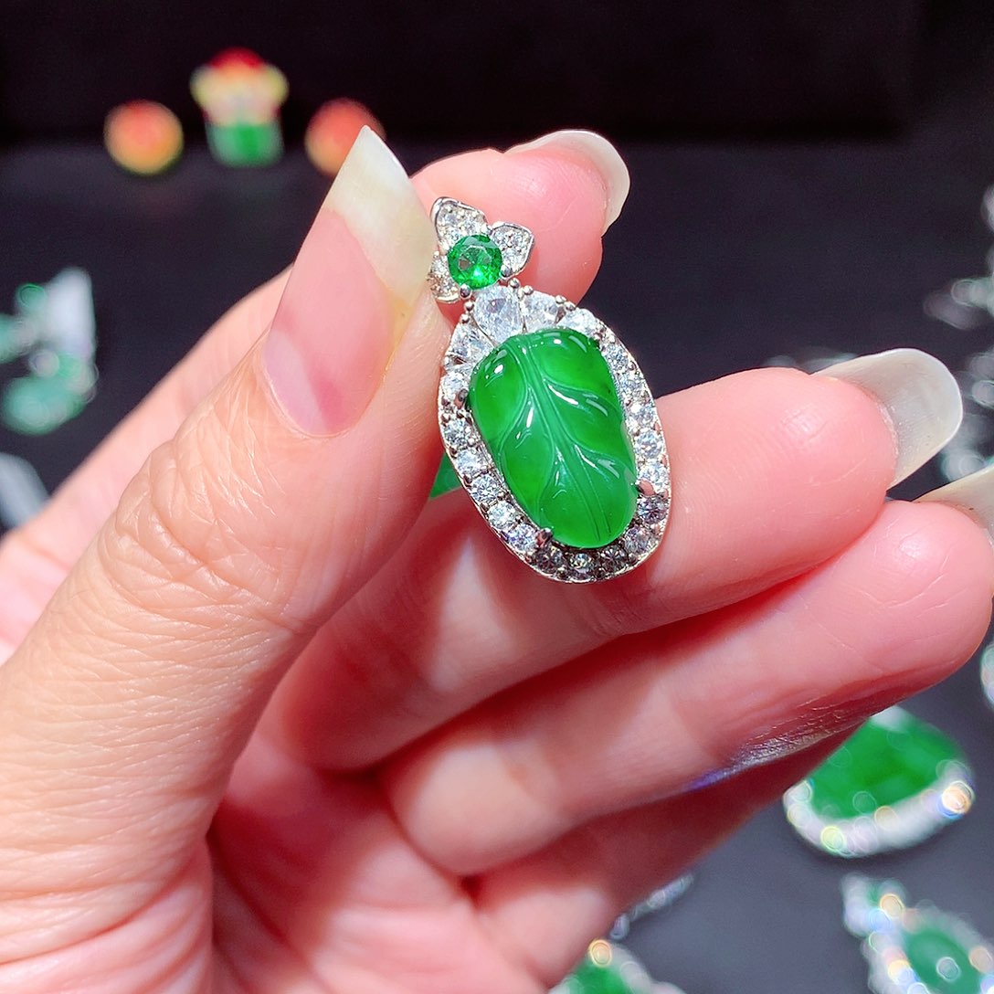 【闪购商品】翡翠吊坠(不含链)未镶嵌