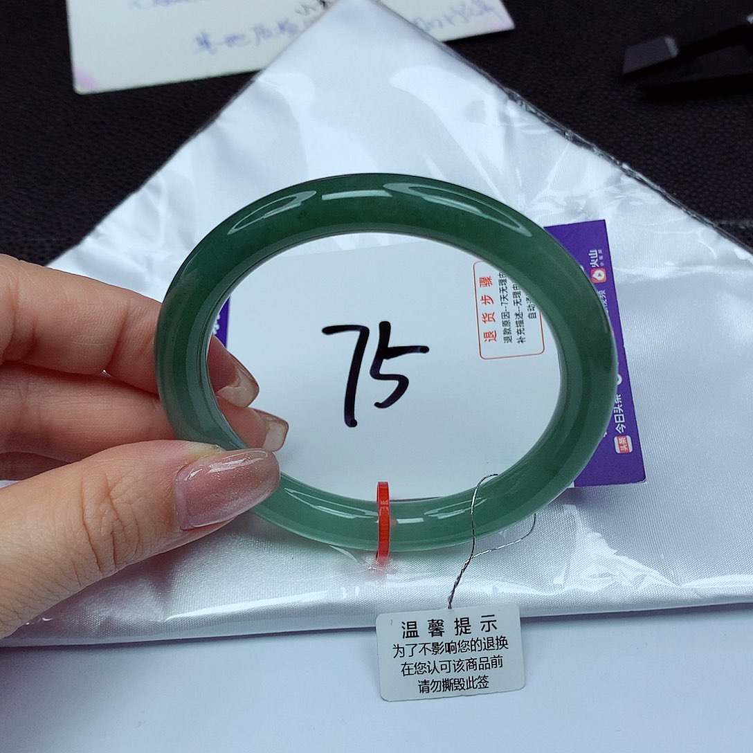 翡翠手镯未镶嵌翡翠57