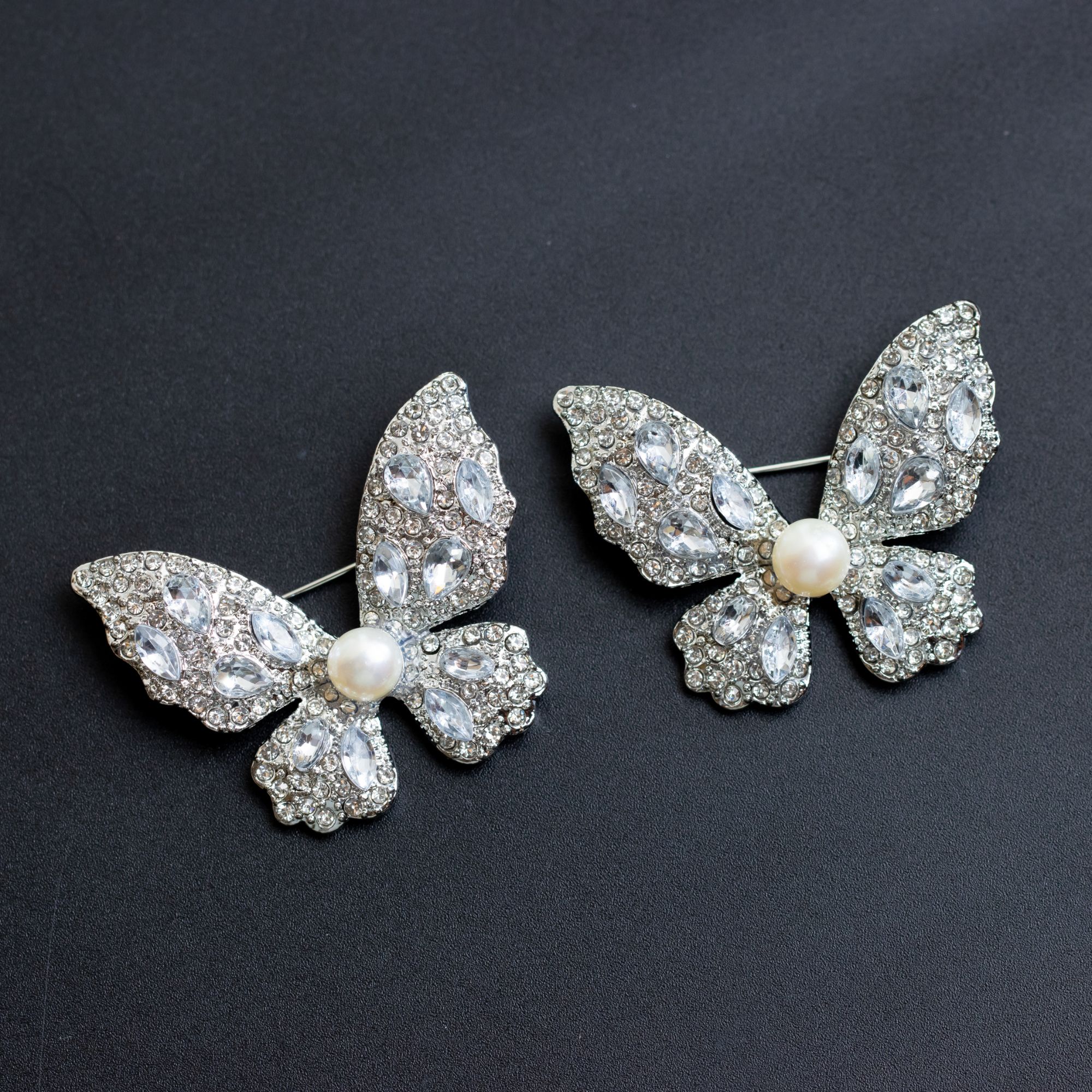 珍珠银色蝴蝶胸针（多样性发货 发其一）