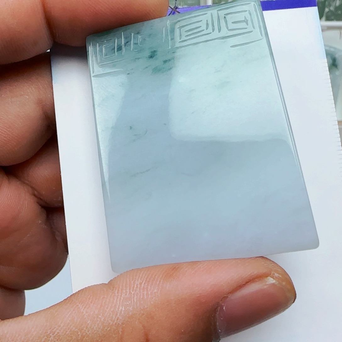 翡翠未镶嵌颈饰，