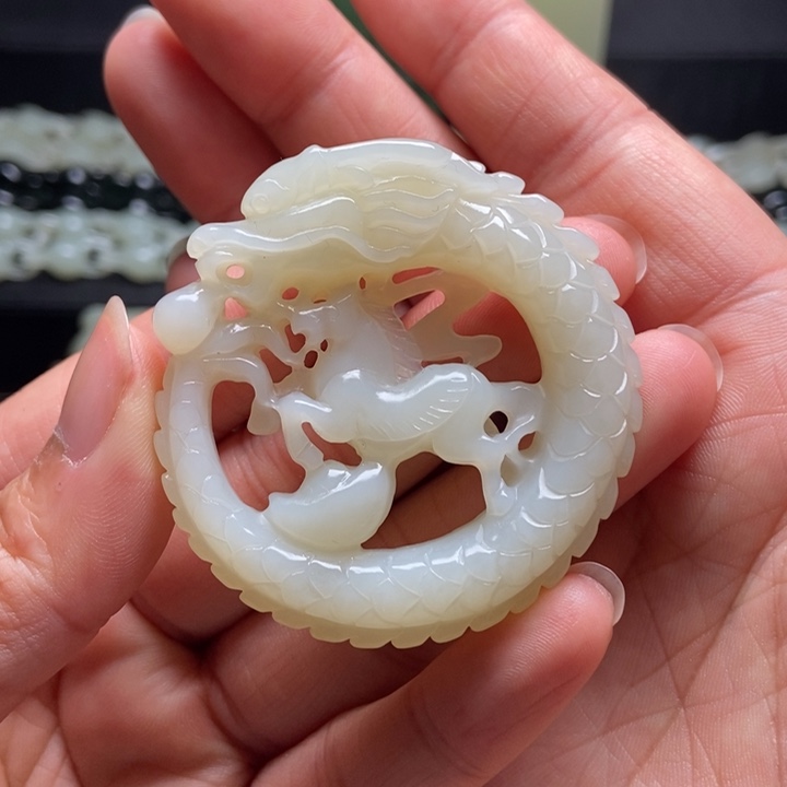 颈饰未镶嵌和田玉