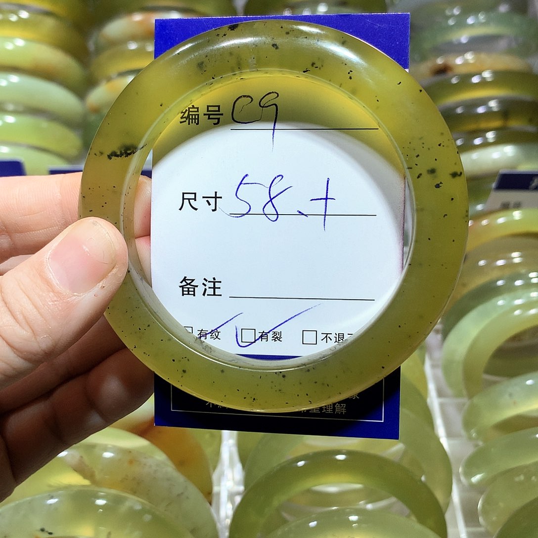 蛇纹石玉手镯未镶嵌