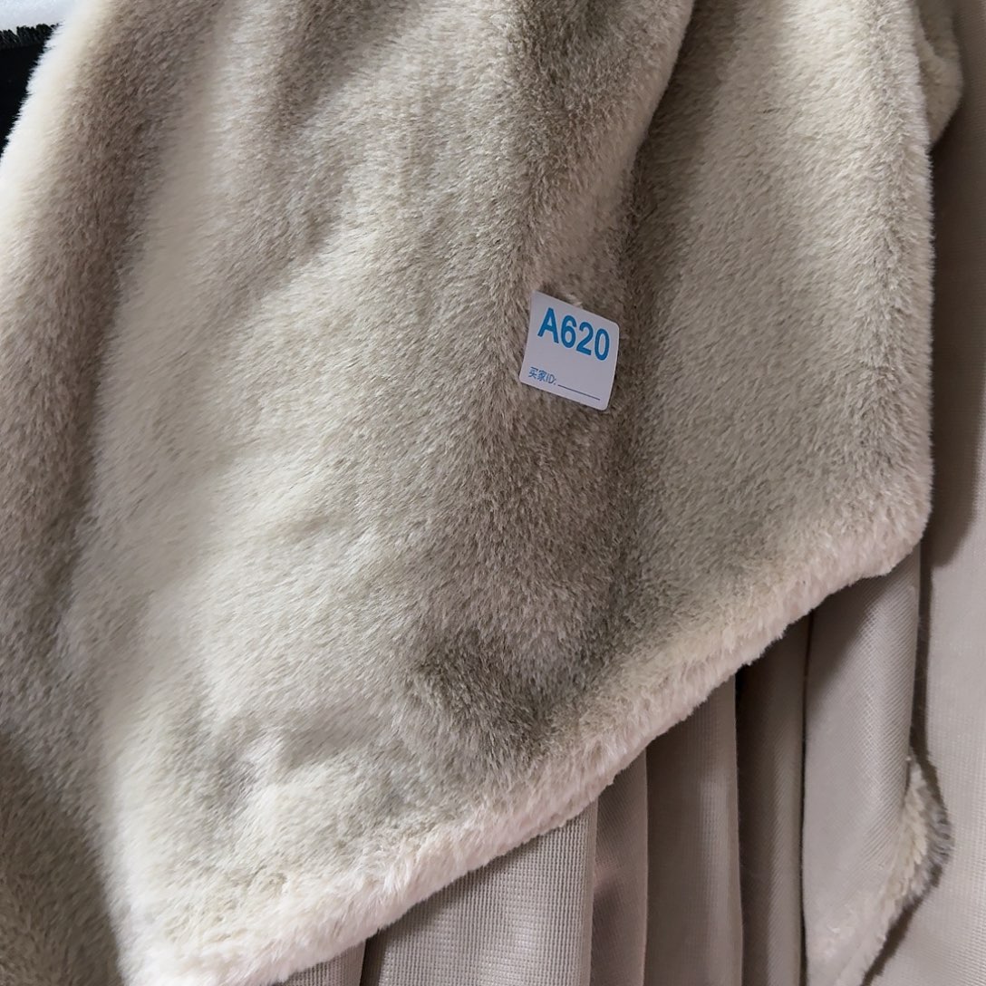 米白偏杏色高密兔毛14元2米620