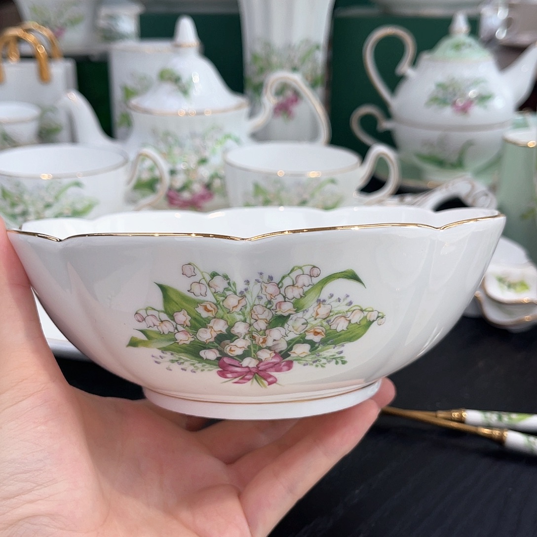 骨瓷梅花碗———————