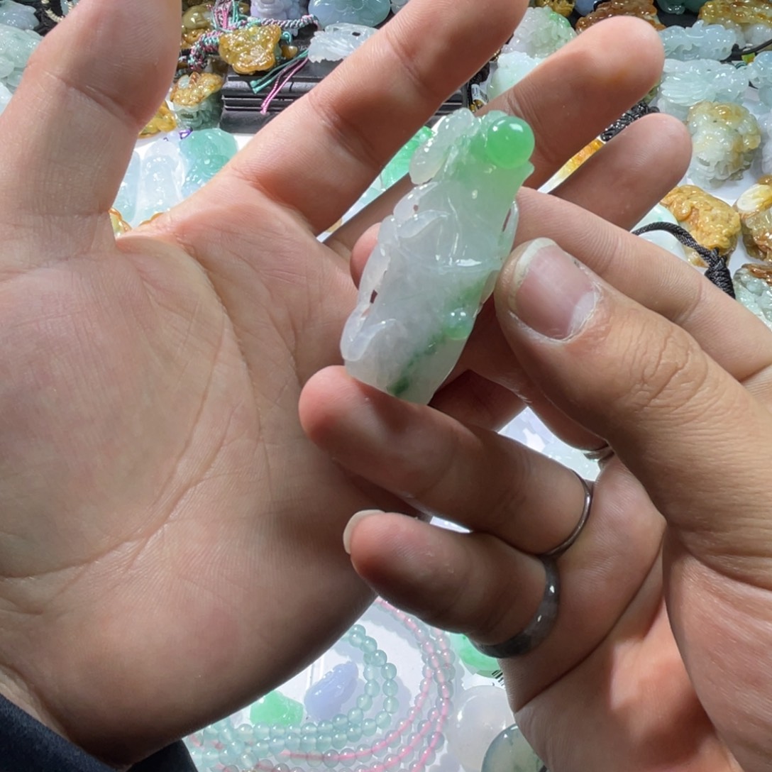 翡翠颈饰未镶嵌天然