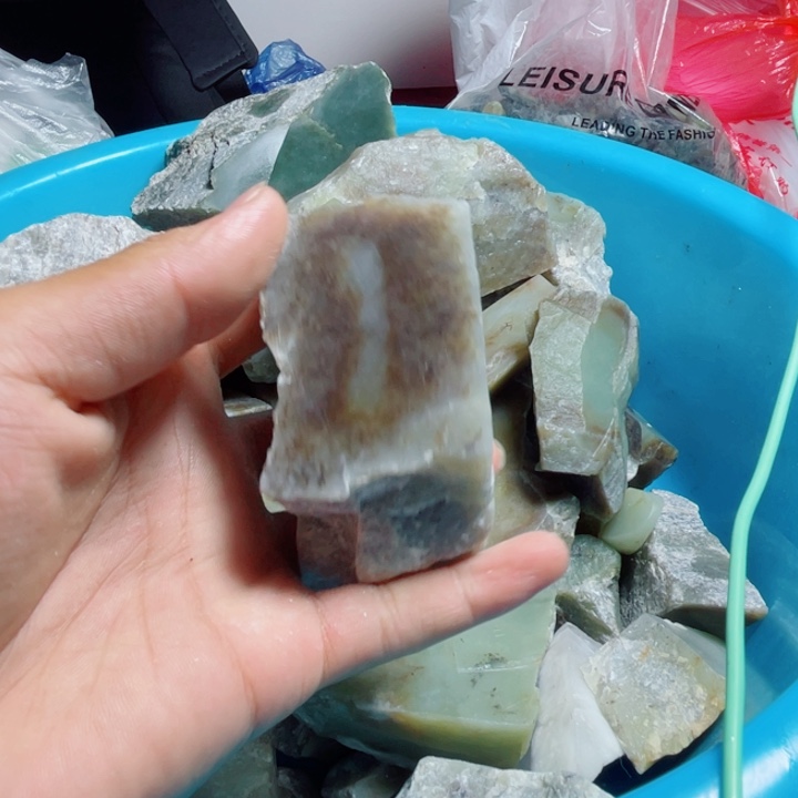 未镶嵌和田玉（糖玉）珠宝半成品