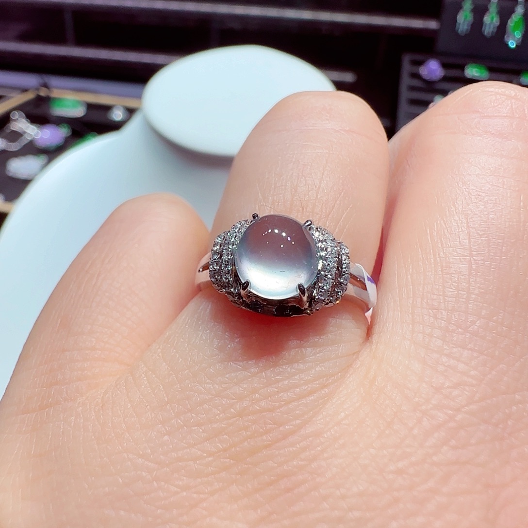 18K金镶嵌戒指翡翠戒指