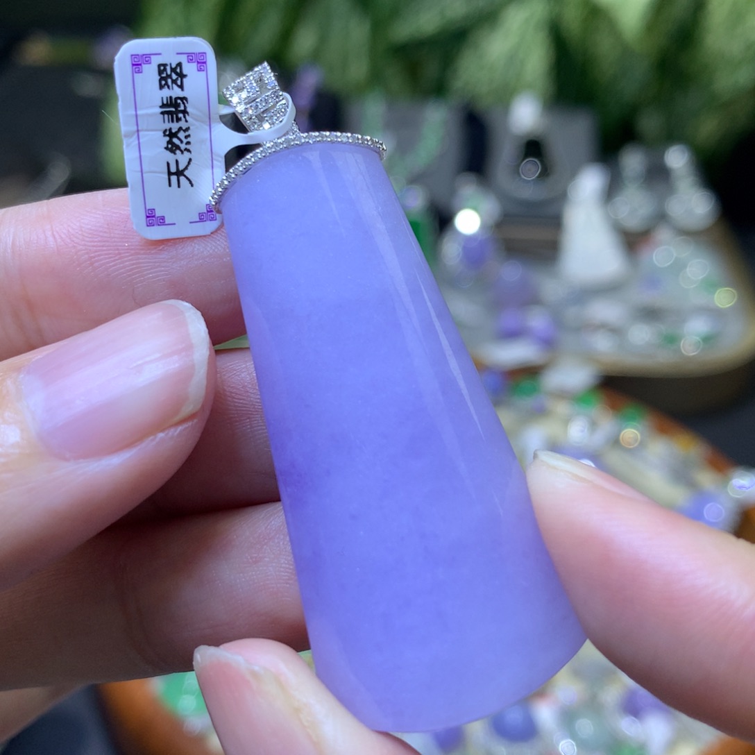 颈饰足金镶嵌翡翠
