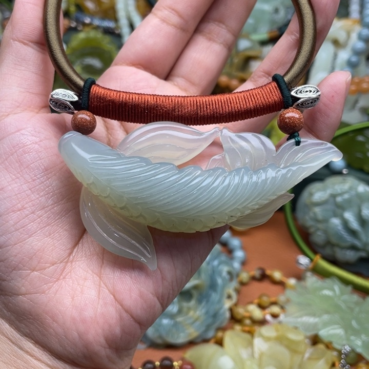 蛇纹石玉吊坠合金