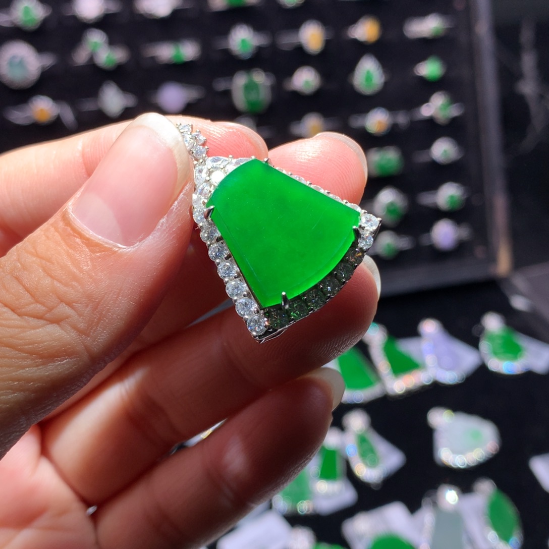 翡翠银S925镶嵌颈饰翡翠