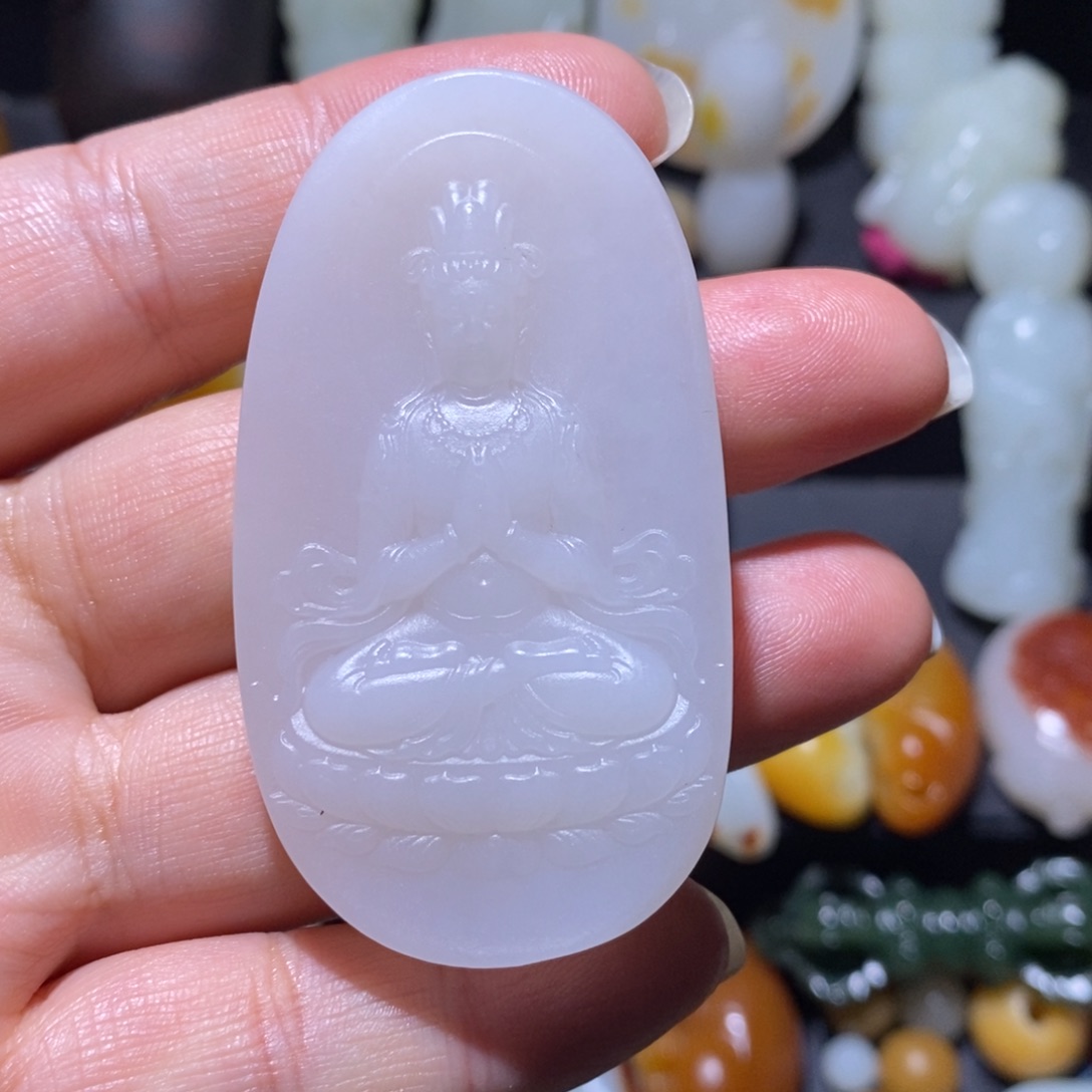 看***切和田玉未镶嵌颈饰