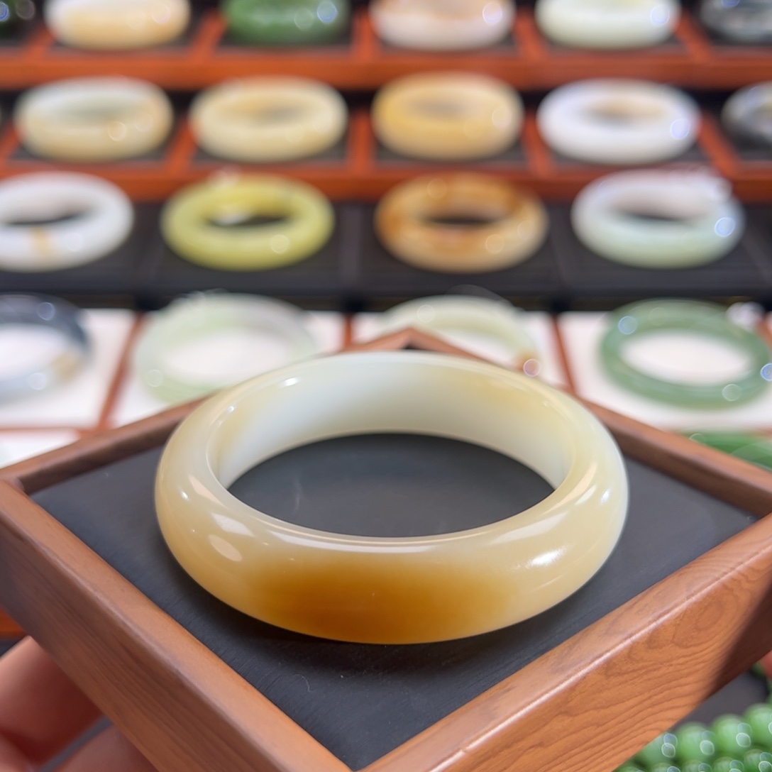 Y***r和田玉（糖玉）未镶嵌手镯