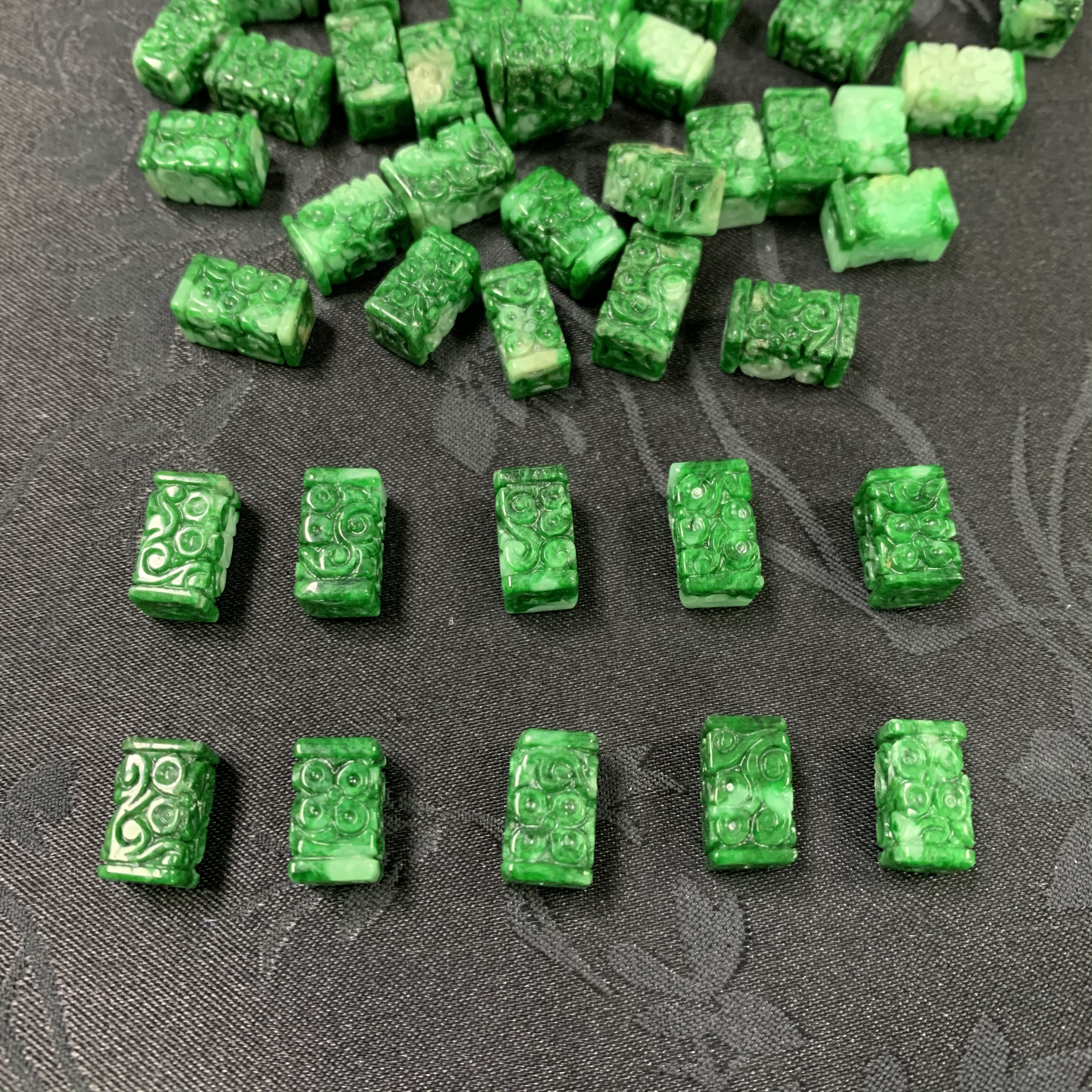 「戴琴珠宝」DQ4322-翡翠方柱通孔配件（多样性发其一）