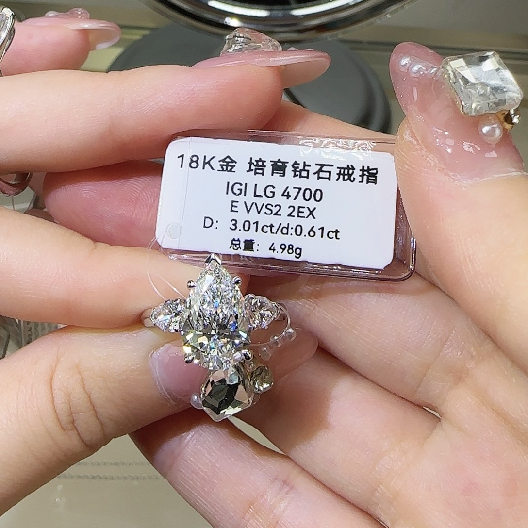 实验室培育钻石18K金镶嵌r****o3卡水滴三石 11