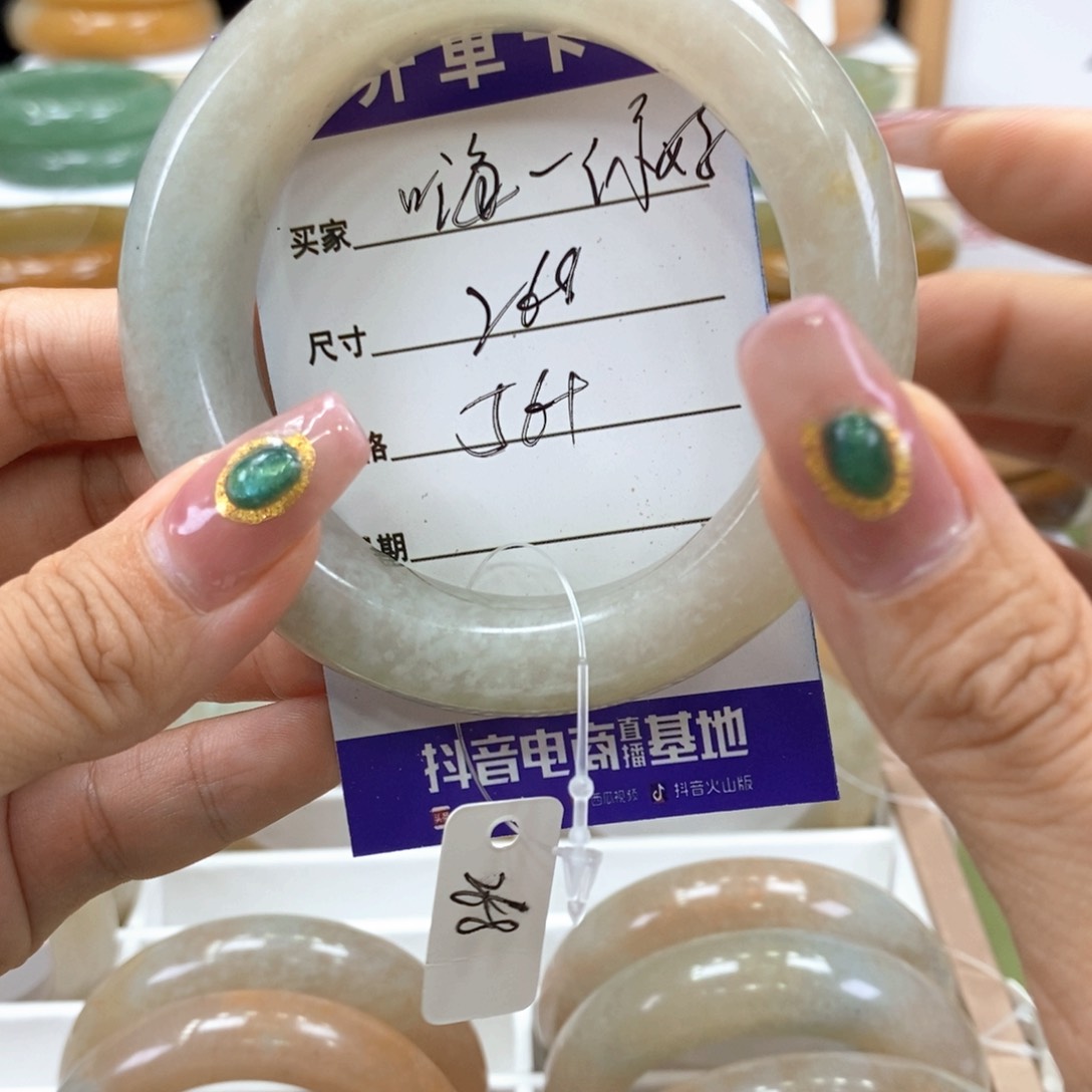 嗨***呀石英岩玉手镯未镶嵌