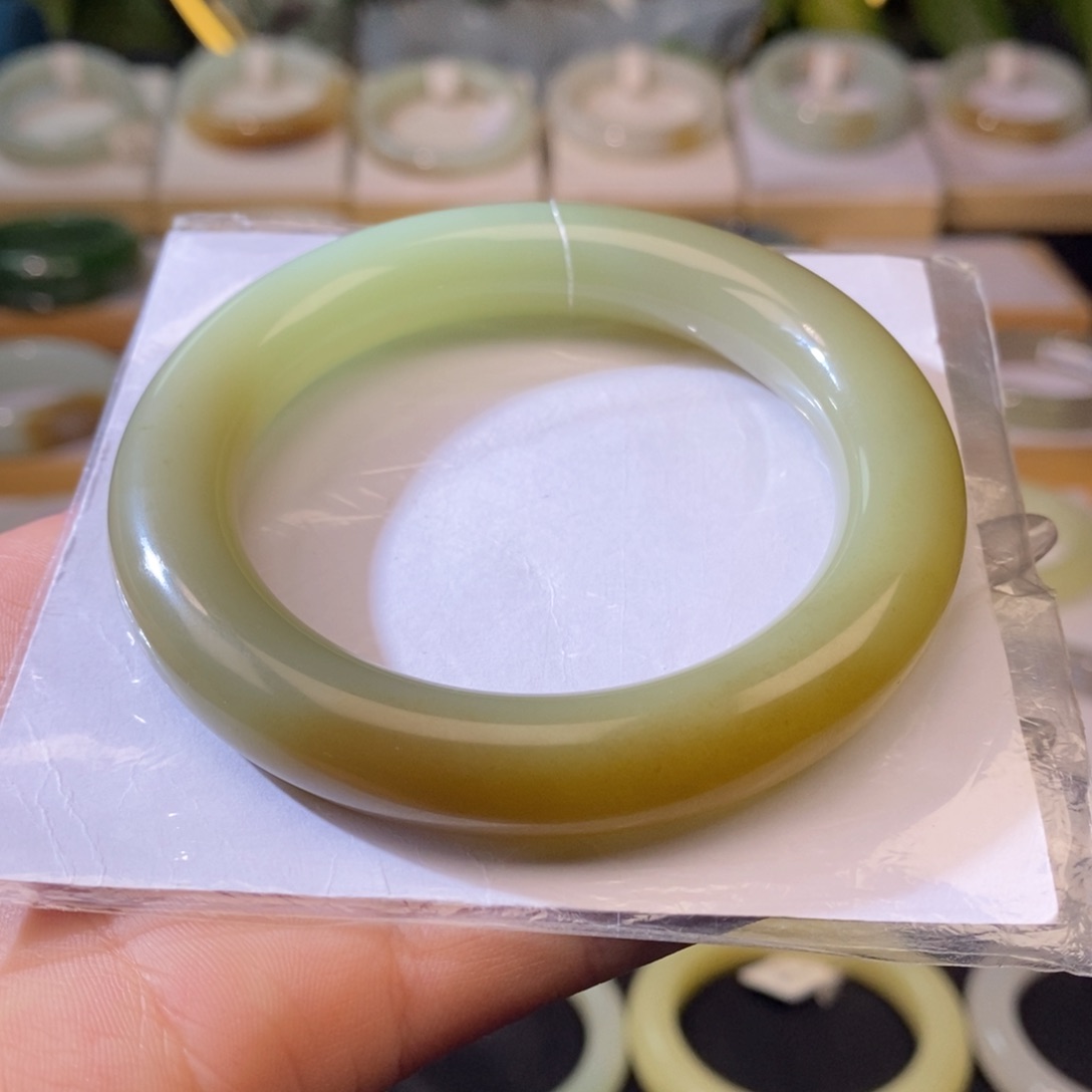 和田玉手镯未镶嵌5647