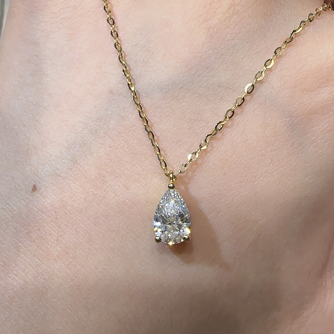 18K金镶嵌实验室培育钻石水滴项链1卡